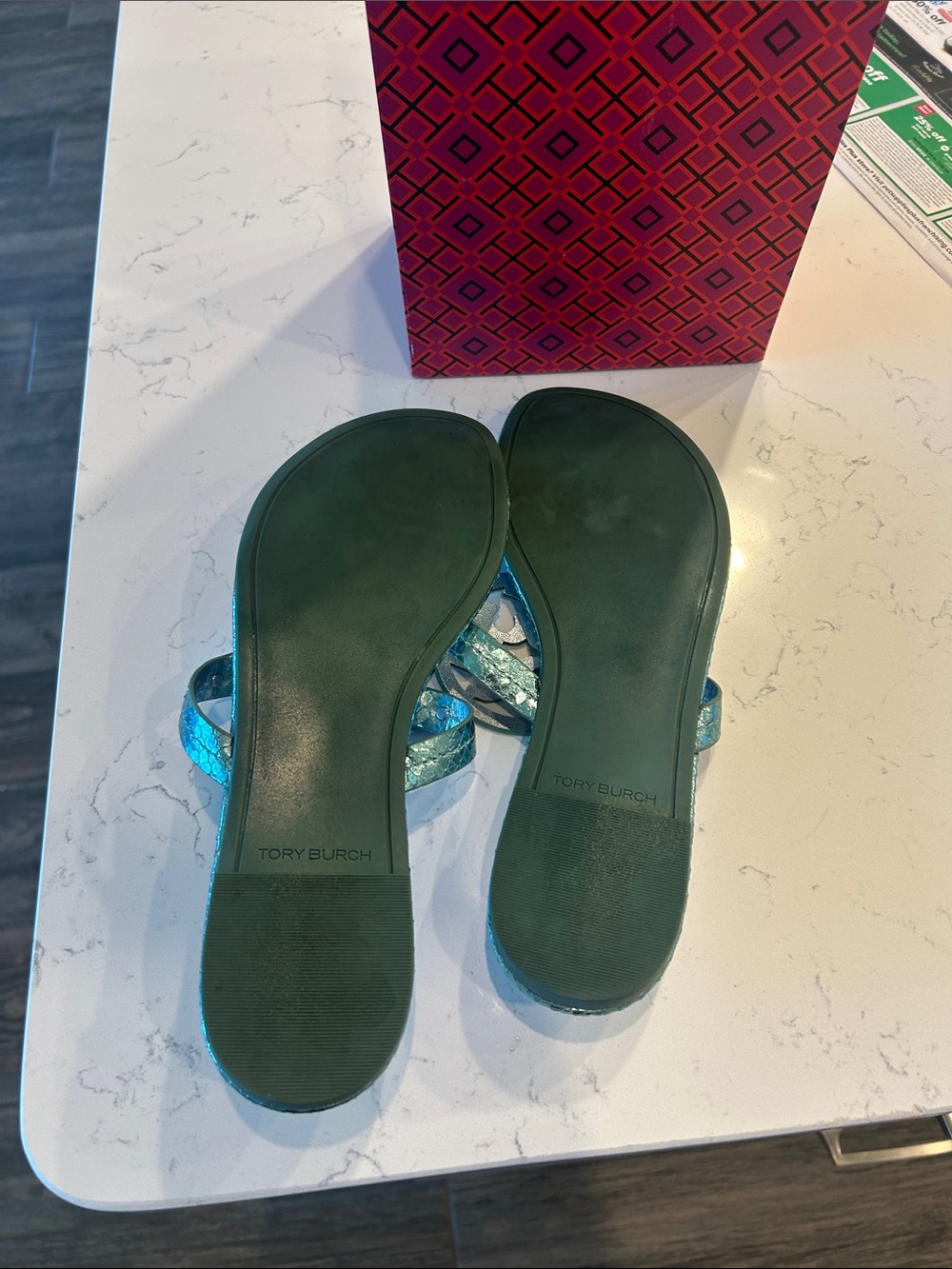 Tory Burch Metallic embossed snake Miller Logo Thong Sandals. in Laguna Green. - Picture 5 of 6